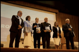 Las candidatas y el candidato a laPresidencia firman el Compromiso Nacional por la Paz